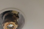 如何使用热水器清洗排污口（简易方法教你清洁污水排放口）