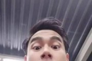 如何在男朋友看手机时拍出自然照片？