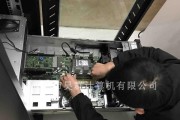 电脑主机内存故障灯亮起应如何处理？