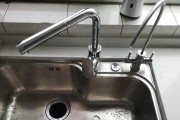 如何修复净水器出水口的孔洞（解决净水器出水口孔洞问题的实用方法）