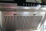 油烟机的拆机清洗方法（轻松解决油烟困扰）