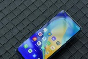 realmeq2屏幕质量如何？用户反馈有哪些亮点和不足？