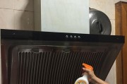清洗油污的妙招——让抽油烟机恢复原貌（用1个简单）