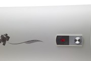 热水器外部有水的原因及解决办法（热水器外部出现水迹的危害及预防方法）