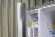 冰箱里水冻住的处理方法（保持食物安全）