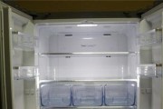 冰柜结霜问题的解决方法（保持冰柜结霜的可靠性及延长使用寿命的关键）