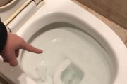 家里马桶堵了怎么办？快速解决方法有哪些？