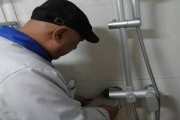 修理电热水器应该联系哪类维修师傅？如何判断师傅的专业性？