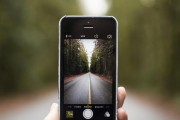 如何设置iPhone拍照模糊？（简单设置帮助您拍出清晰的照片）