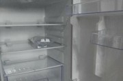 解决冰箱里水冻住的方法（保持冰箱内部温度恰当）