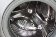 洗衣机漏水的解决方法（如何修复洗衣机不封闭漏水的问题）