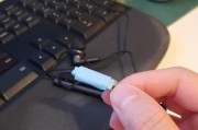 电脑发出滋滋声后自动关机是什么原因？