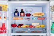 如何去除冰柜内部的水味（简单方法让你的冰柜清香如新）