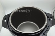电饭煲内胆有油怎么办（油腻内胆清洁小技巧）