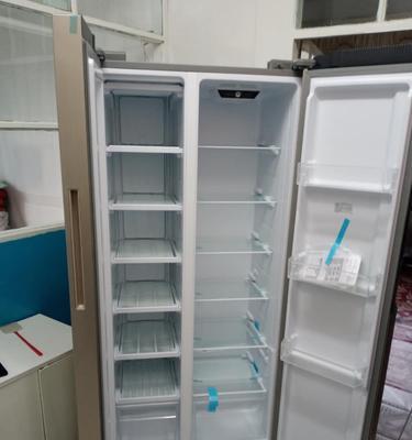 如何正确清洗冰箱（掌握清洗冰箱的关键步骤，让你的冰箱恢复清洁与卫生）