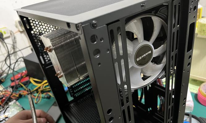 Win7机箱前面耳机孔没声音解决方法（Win7机箱前面耳机孔静音故障解决方法及步骤）