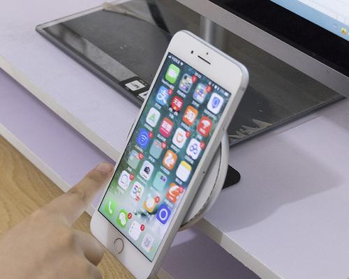 全面解析iPhone无线充电（告别插线束缚，拥抱便捷充电新体验）