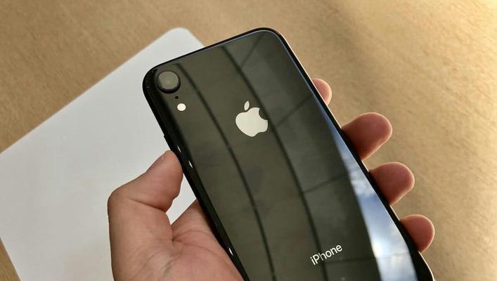 iPhoneSE对比iPhone11（性能、价格、外观、摄像头等方面的对比，帮助你做出明智的选择）