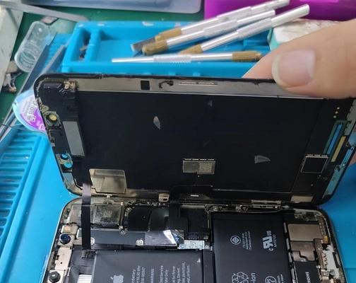 苹果手机充电接口不良修复方法（解决苹果手机充电接口损坏的小妙招）