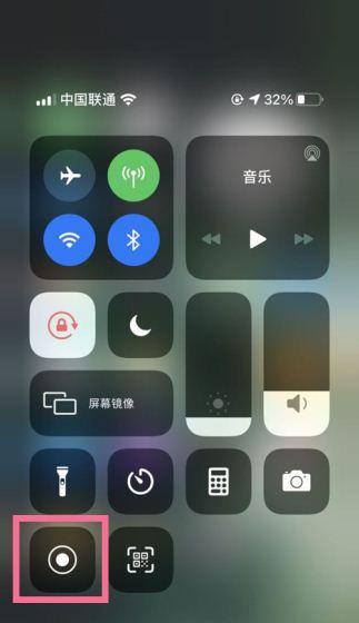 iPhone手机开启指南（轻松开启你的iPhone手机，掌握关键操作技巧）