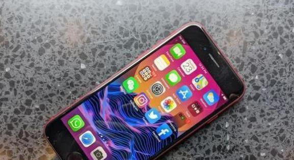 iPhone13mini跌至3xxx元，是时候购买了！（不容错过的iPhone13mini超值入手机会）
