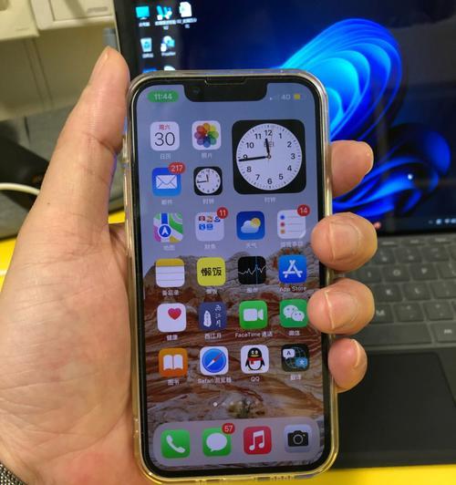 iPhone13mini与iPhone13的区别（小巧精致vs大屏观影，）
