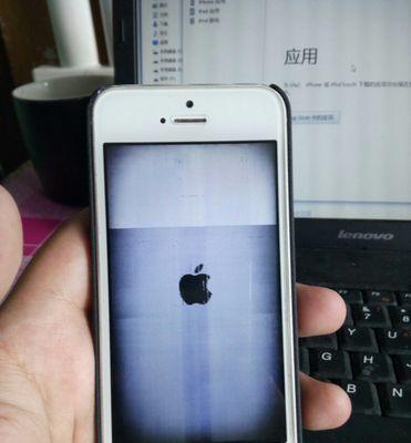如何处理iPhone过热屏幕变暗的问题（解决iPhone过热问题，防止屏幕变暗的小技巧）