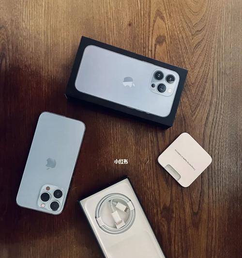 iPhone13带来的全新功能（如何利用iPhone13的音量键连拍功能拍摄高清照片？）