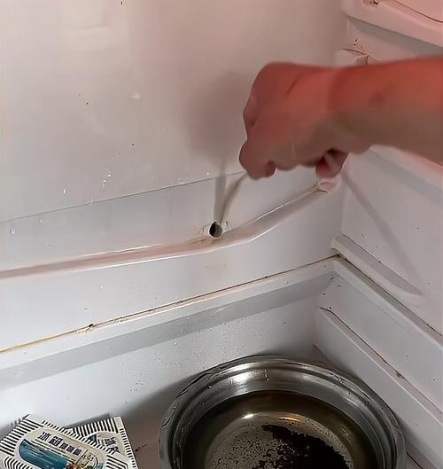 冰箱排水孔结冰的原因及解决办法（探究冰箱排水孔结冰的原因和有效的解决办法）