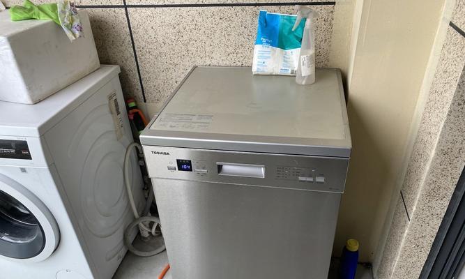 洗碗机为何能出热水（热水洗碗的原理及机器优势）