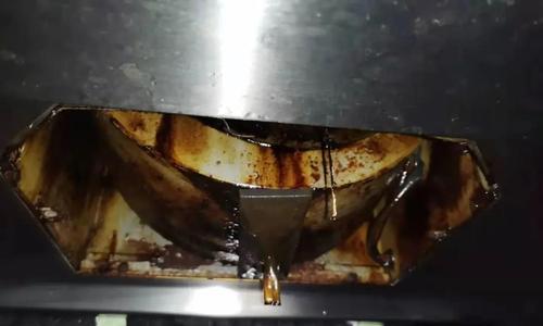 商用油烟机油污清洗方法（如何有效清洗商用油烟机油污）
