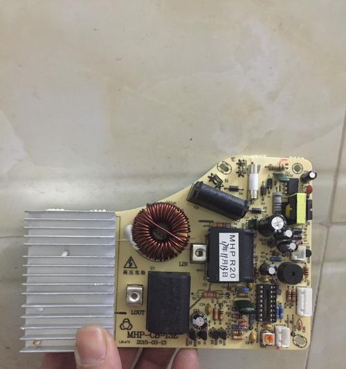 电磁炉不能开机的原因及常见故障解析（电磁炉无法启动的常见故障及解决方法）