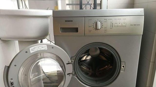 如何修复洗衣机洗涤盖板（简单有效的维修方法）