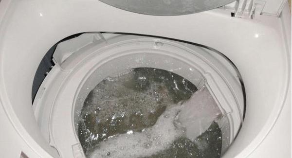 如何正确拆开清洗饮水机（简单易行的清洗方法保证您的饮水机卫生）