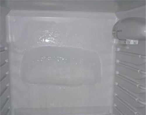 冰箱的工作原理与冷藏结冰过程解析（深入了解冰箱是如何进行冷藏和结冰的）