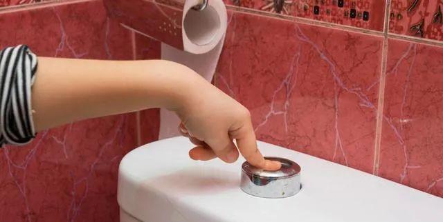 马桶堵了怎么办（解决马桶堵塞的有效方法）