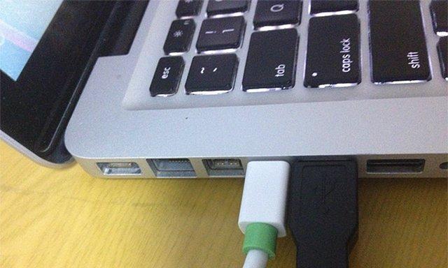 如何设置电脑连接双显示器（简单步骤教你实现双显示器连接）