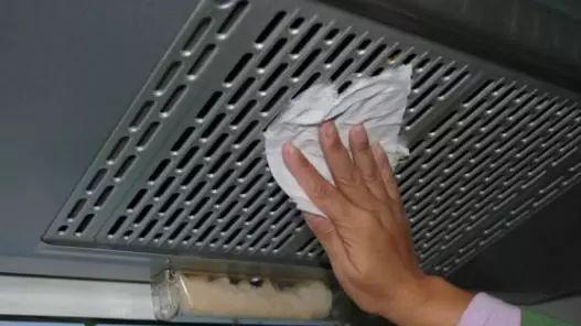 用白醋轻松清洁油烟机（只需白醋）