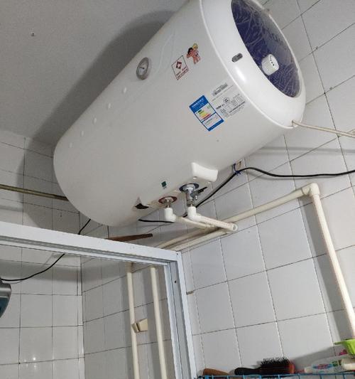 恒温热水器排气孔清洗方法（保持热水器高效运行）