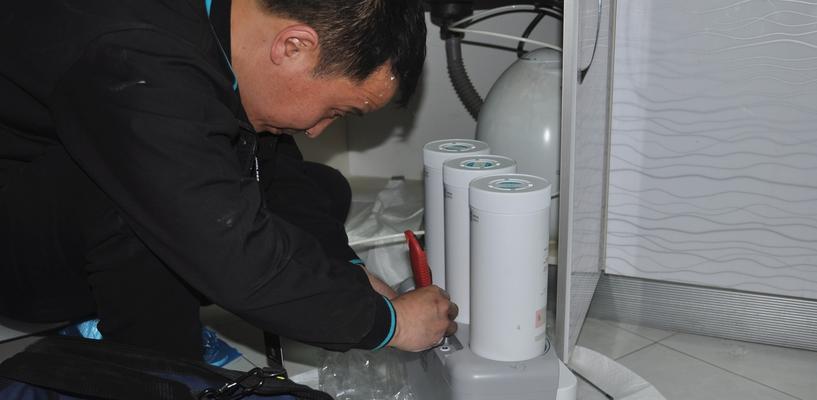老板牌净水器水管安装方法（轻松安装）