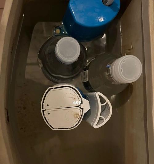 马桶被水垢堵了怎么办（水垢堵塞马桶）