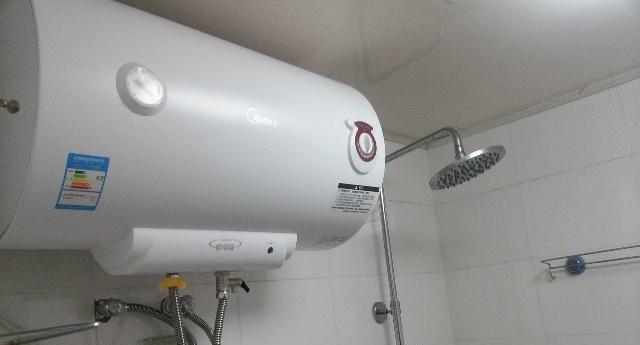 电热水器与燃气热水器（电热水器优点明显）