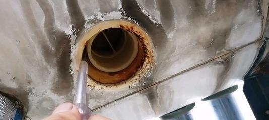 使用热水器清洗排污口的方法（简便高效）