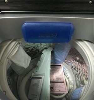 洗衣机下方小盒子的清洗方法（轻松学会清洗洗衣机下方小盒子）