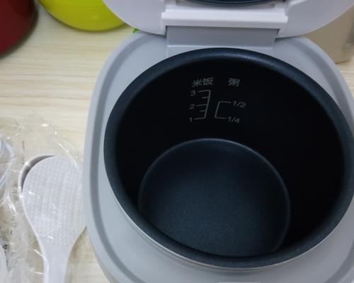 电饭煲盖子无法开启的解决方法（如何处理电饭煲盖子无法打开的情况）
