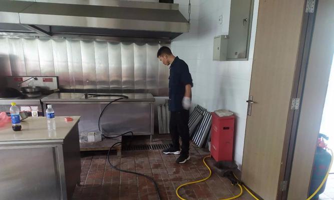 宝山区食堂油烟机清洗方法（清洗食堂油烟机的正确步骤）