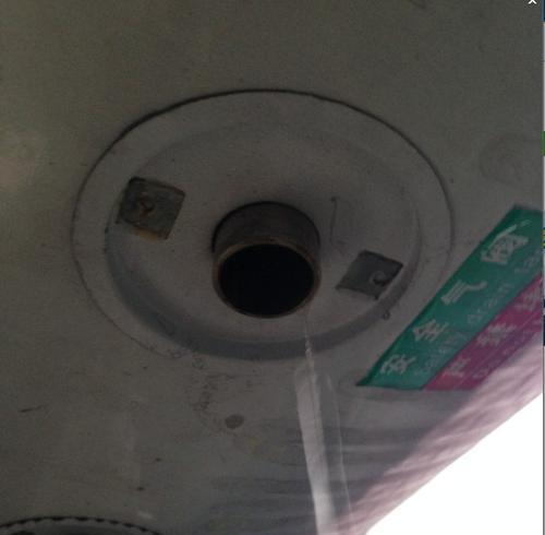电热水器安全阀漏水怎么办（故障排查及解决方法）