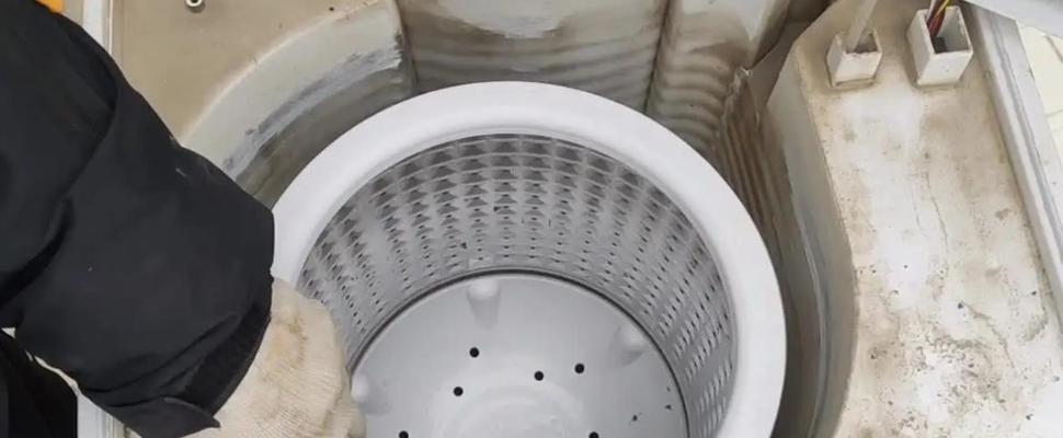 解决洗衣机管道漏水的方法（有效应对洗衣机管道漏水问题）