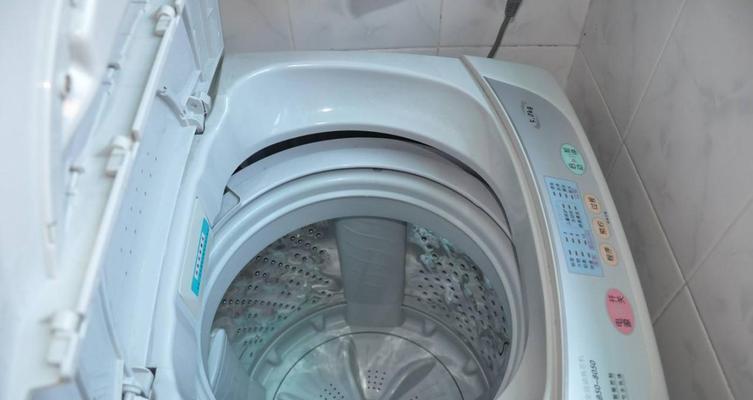 解决洗衣机管道漏水的方法（有效应对洗衣机管道漏水问题）