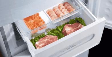 电冰箱异味的原因及处理方法（探寻电冰箱异味背后的原因）